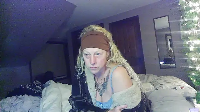 Snapshot of Outdoorchicjj chatting on 01.13.26 Outdoorchicjj online show from 01.13.26