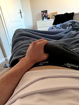 Snapshot of angei094 chatting on 12.15.25 angei094 online show from 12.15.25