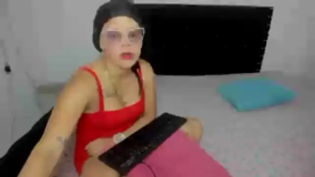 Snapshot of Alondra77_sexy chatting on 12.16.25 Alondra77 sexy online show from 12.16.25