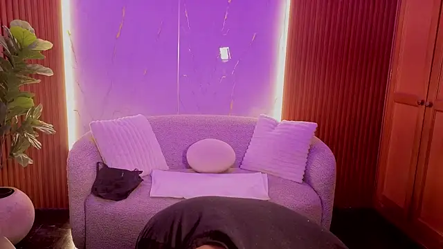 penelopeevg online show from 12.15.25