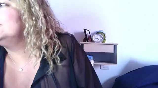 Snapshot of mariajosebarrazaa chatting on 03.29.26 mariajosebarrazaa online show from 03.29.26