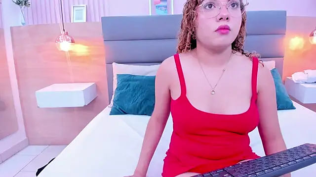 abril dolly online show from 12.18.25