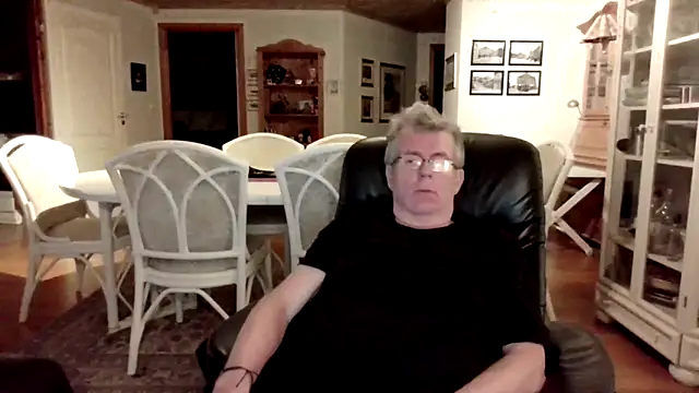 Snapshot of Mortimer_Orawan chatting on 02.03.26 Mortimer Orawan online show from 02.03.26