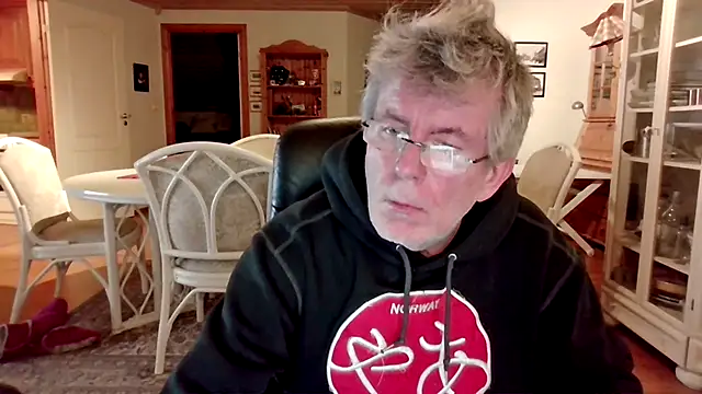 Snapshot of Mortimer_Orawan chatting on 03.03.26 Mortimer Orawan online show from 03.03.26