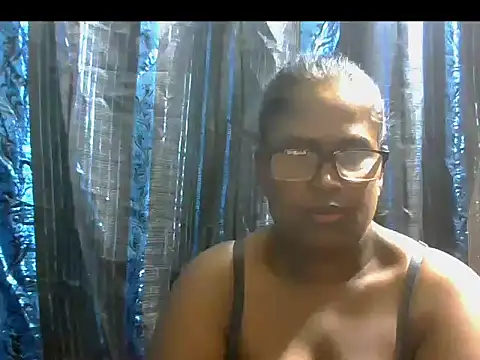 Snapshot of Exotic_indian95 chatting on 12.21.25 Exotic indian95 online show from 12.21.25