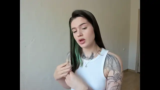 NikkieKitty online show from 04.17.26