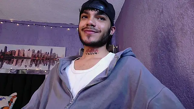 Snapshot of kingdani_hot chatting on 12.15.25 kingdani hot online show from 12.15.25