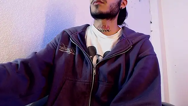 Snapshot of kingdani_hot chatting on 12.19.25 kingdani hot online show from 12.19.25