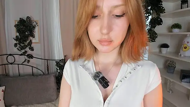 Snapshot of TariLechliter chatting on 06.17.26 TariLechliter online show from 06.17.26