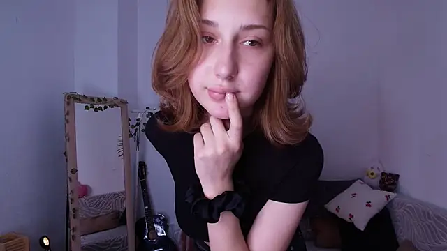 Snapshot of TariLechliter chatting on 07.19.26 TariLechliter online show from 07.19.26