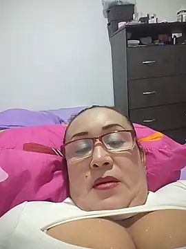 Snapshot of Nini_Love_ chatting on 03.10.26 Nini Love online show from 03.10.26