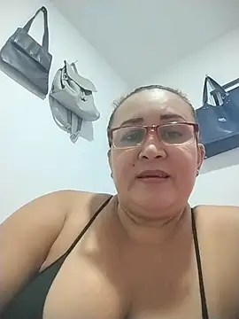 Snapshot of Nini_Love_ chatting on 03.13.26 Nini Love online show from 03.13.26