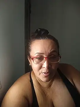 Snapshot of Nini_Love_ chatting on 03.22.26 Nini Love online show from 03.22.26