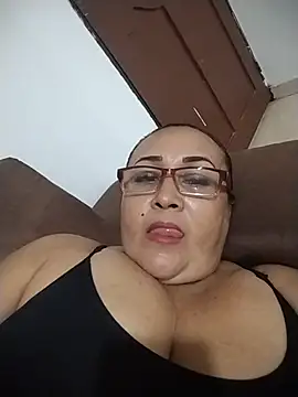 Snapshot of Nini_Love_ chatting on 04.10.26 Nini Love online show from 04.10.26