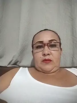 Snapshot of Nini_Love_ chatting on 04.11.26 Nini Love online show from 04.11.26