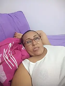 Snapshot of Nini_Love_ chatting on 04.12.26 Nini Love online show from 04.12.26