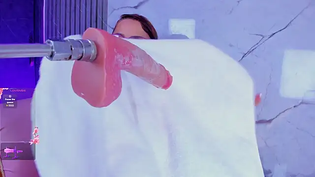 Snapshot of shayra_boobs2 chatting on 04.01.26 shayra boobs2 online show from 04.01.26