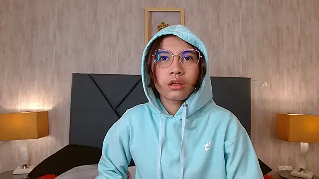 Snapshot of Xaander_ chatting on 01.06.26 Xaander online show from 01.06.26