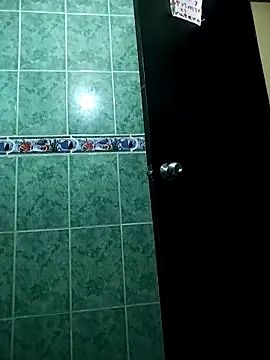 Snapshot of Andreskelly chatting on 12.23.25 Andreskelly online show from 12.23.25