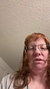 Snapshot of Lenaravenswood chatting on 12.20.25 Lenaravenswood online show from 12.20.25