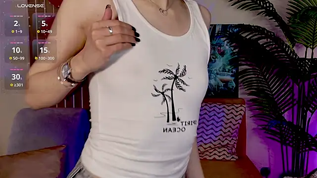 Snapshot of MaxinCarroll chatting on 04.21.26 MaxinCarroll online show from 04.21.26