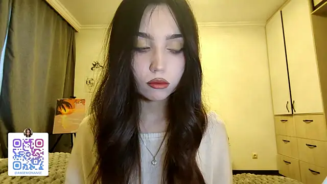 Qwami Amie online show from 12.21.25