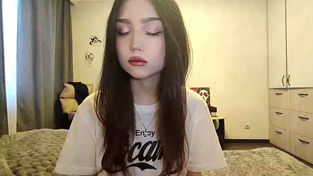 Qwami Amie online show from 02.24.26