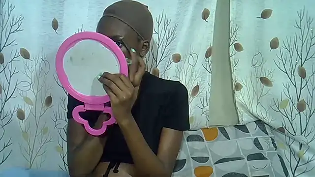 Snapshot of PetiteDoll_06 chatting on 03.21.26 PetiteDoll 06 online show from 03.21.26