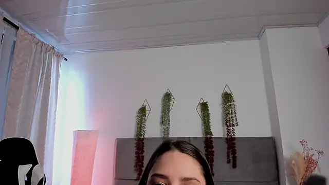 JulietaSnow online show from 05.17.26