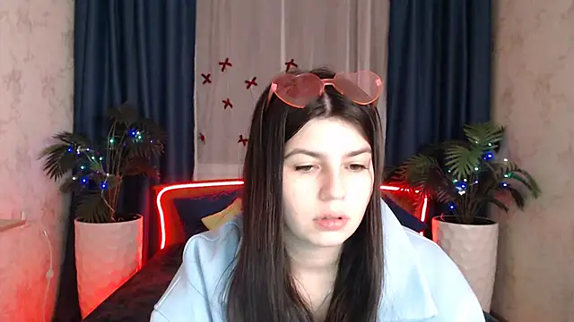 KisaModel online show from 12.20.25