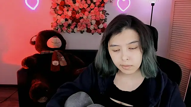 Snapshot of SirenMystiq chatting on 04.19.26 SirenMystiq online show from 04.19.26
