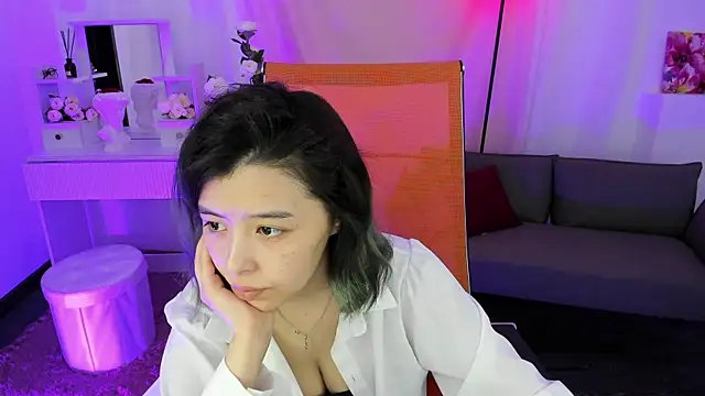 Snapshot of SirenMystiq chatting on 05.19.26 SirenMystiq online show from 05.19.26