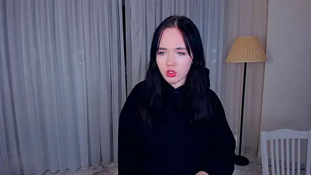 LenaKurpiel online show from 12.19.25