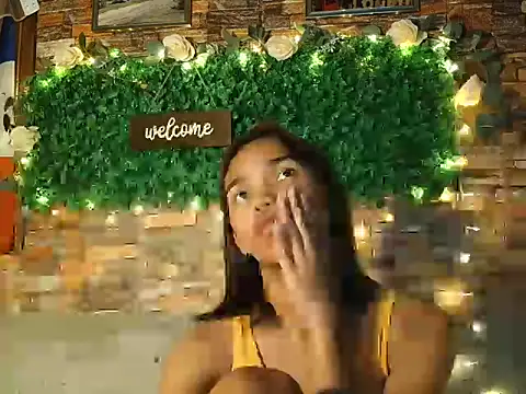 LaurenePh2 online show from 12.20.25