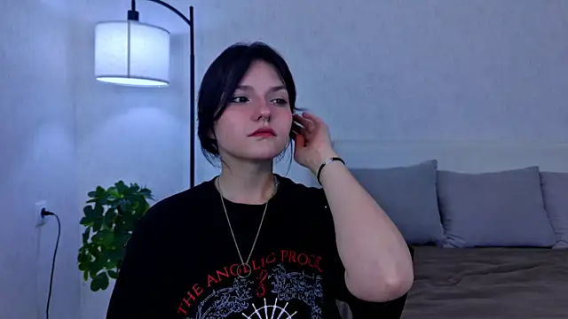 Snapshot of NyraVesperis chatting on 05.17.26 NyraVesperis online show from 05.17.26