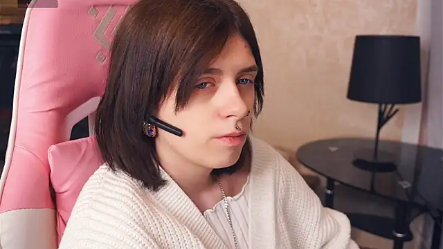 Snapshot of IleanaPishko chatting on 12.18.25 IleanaPishko online show from 12.18.25