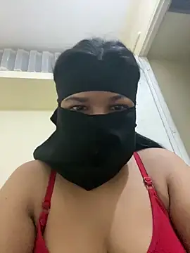 Snapshot of sara___fun chatting on 12.18.25 sara fun online show from 12.18.25