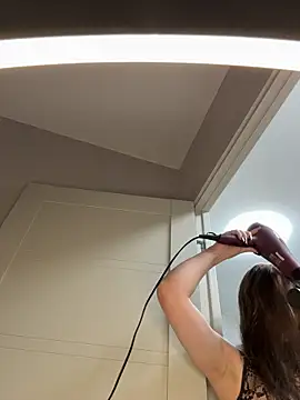 LucieBliss online show from 12.18.25