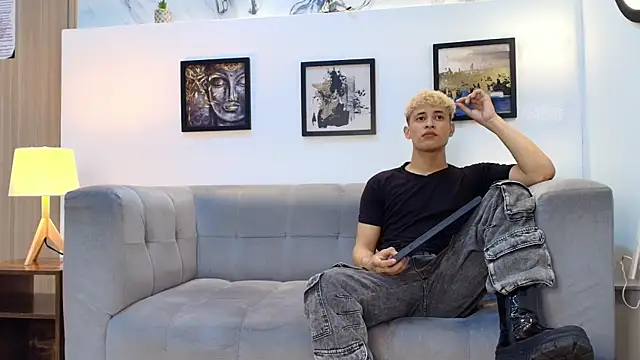 Snapshot of YOUNG_GUYS1 chatting on 04.08.26 YOUNG GUYS1 online show from 04.08.26