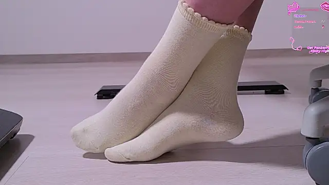 Snapshot of Feetbeth chatting on 05.19.26 Feetbeth online show from 05.19.26