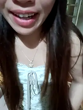 Snapshot of little-effy chatting on 06.27.26 little-effy online show from 06.27.26