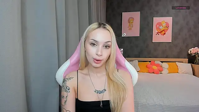 Snapshot of LanaMiracle chatting on 02.25.26 LanaMiracle online show from 02.25.26