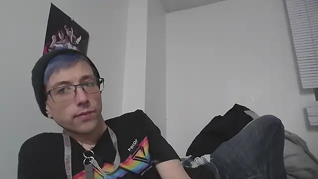 Snapshot of AskAveryAnything chatting on 12.19.25 AskAveryAnything online show from 12.19.25