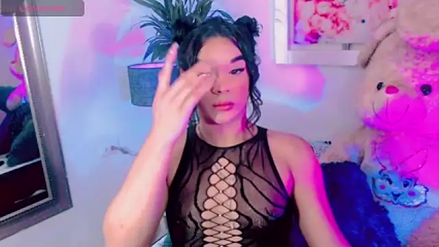 agathaferrer3 online show from 12.23.25