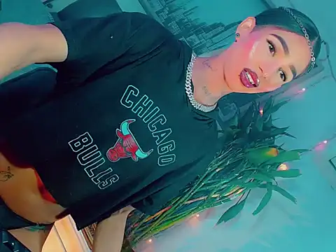 agathaferrer3 online show from 04.10.26