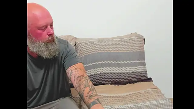 Aurora and the beast online show from 01.05.26