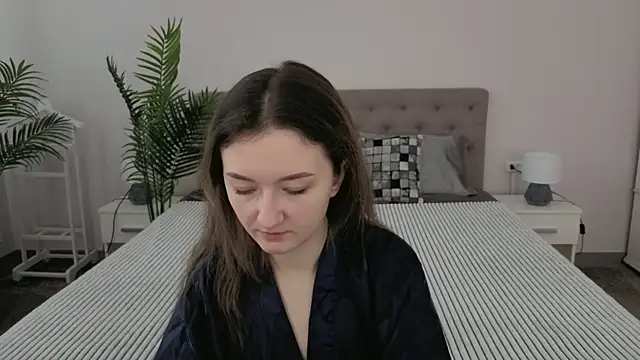 Snapshot of CyrenaLuxe chatting on 03.25.26 CyrenaLuxe online show from 03.25.26