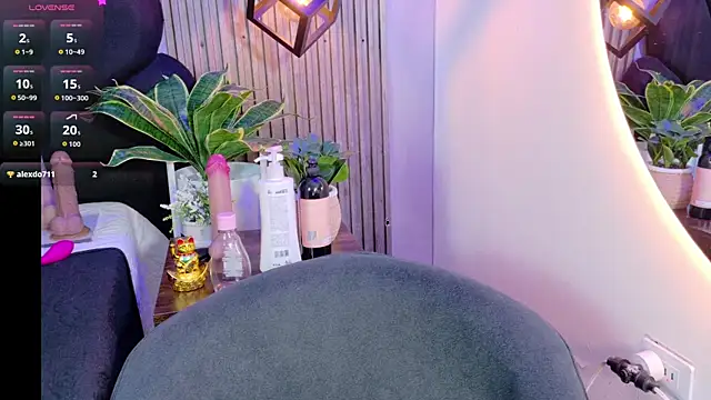 Snapshot of vicky_lopez chatting on 05.25.26 vicky lopez online show from 05.25.26