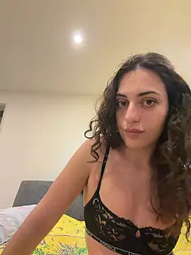 Snapshot of CoquineCharmeuse chatting on 04.19.26 CoquineCharmeuse online show from 04.19.26