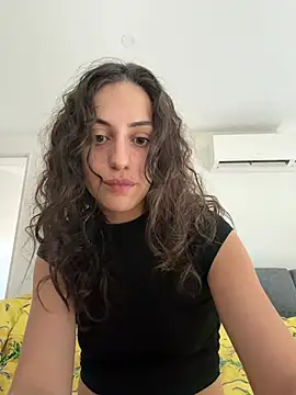 Snapshot of CoquineCharmeuse chatting on 04.20.26 CoquineCharmeuse online show from 04.20.26
